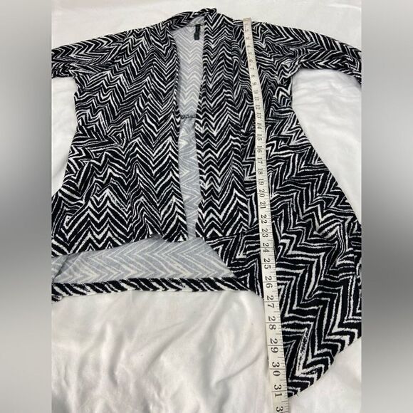 Ashley blu 3/4 ruched sleeve asymmetrical mosaic print cardigan size L - Picture 8 of 8